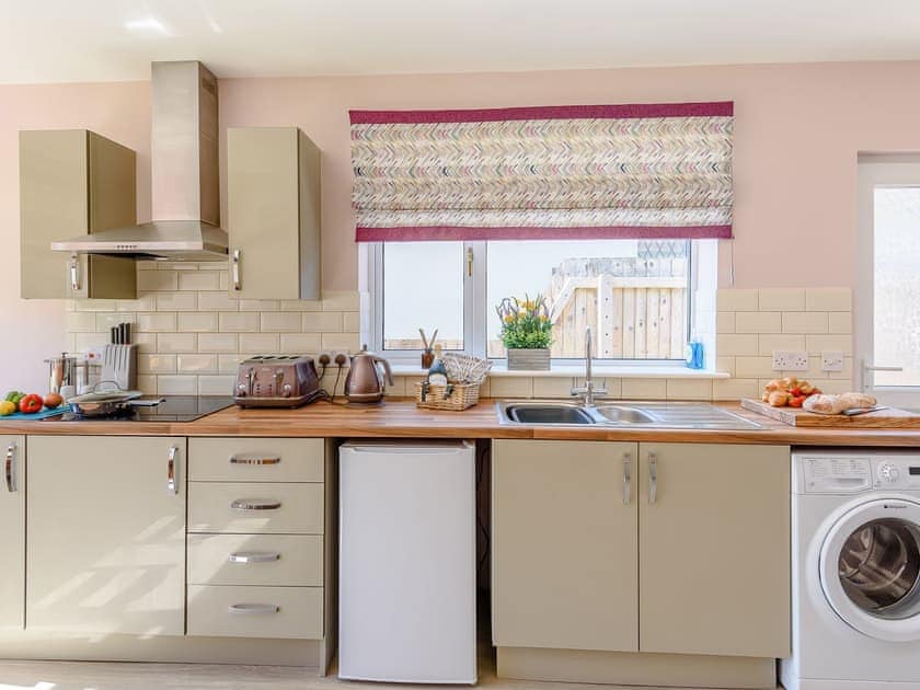 Kitchen/diner | Harebell Cottage, Addlethorpe, near Skegness