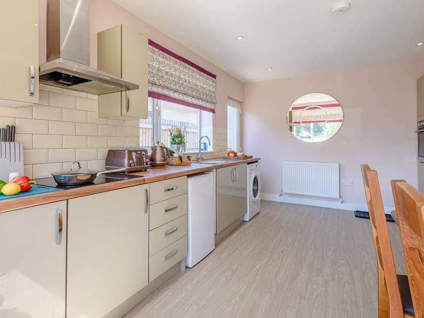 Kitchen/diner | Harebell Cottage, Addlethorpe, near Skegness