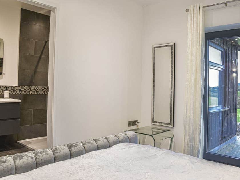 Double bedroom | Lake View, Rudyard Lake