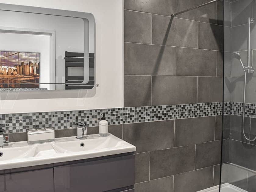 Bathroom | Lake View, Rudyard Lake