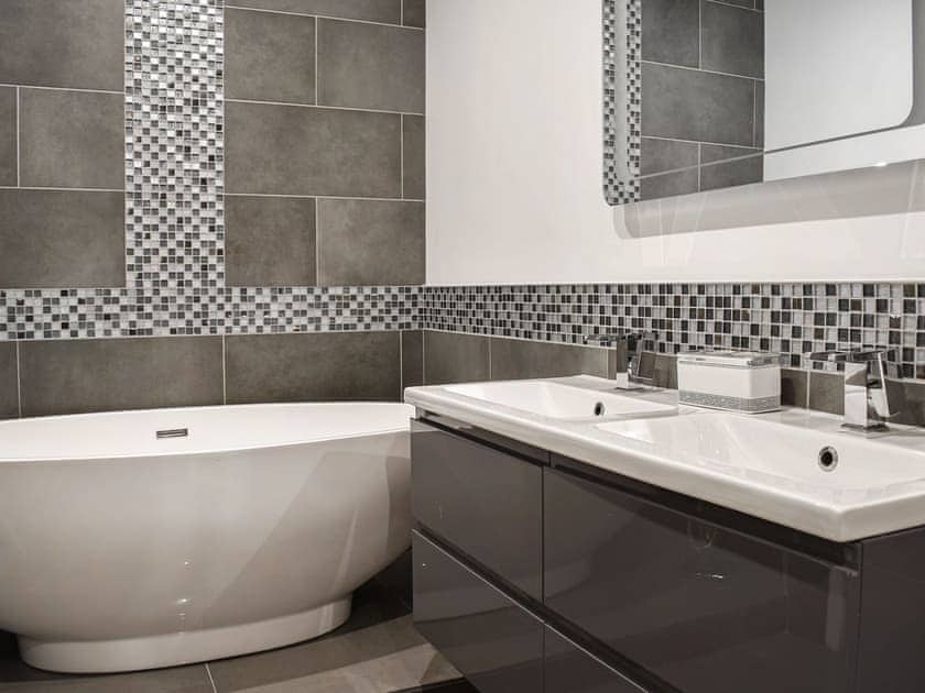 Bathroom | Lake View, Rudyard Lake