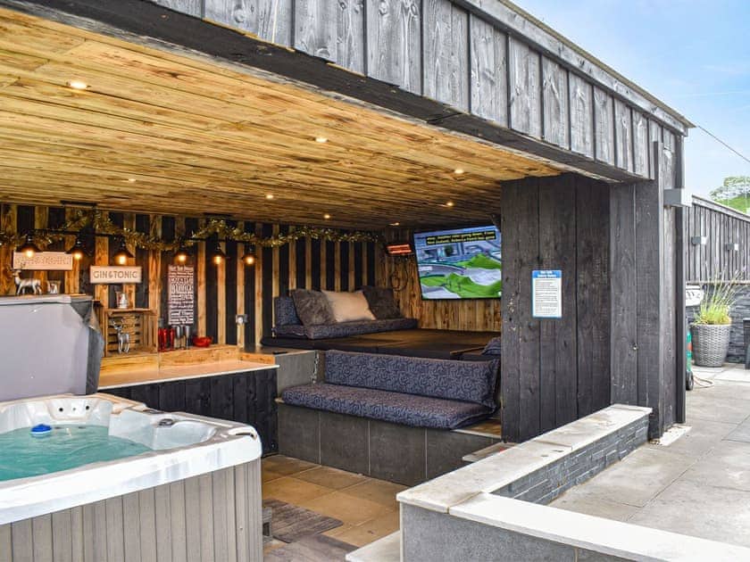 Hot tub area | Lake View, Rudyard Lake