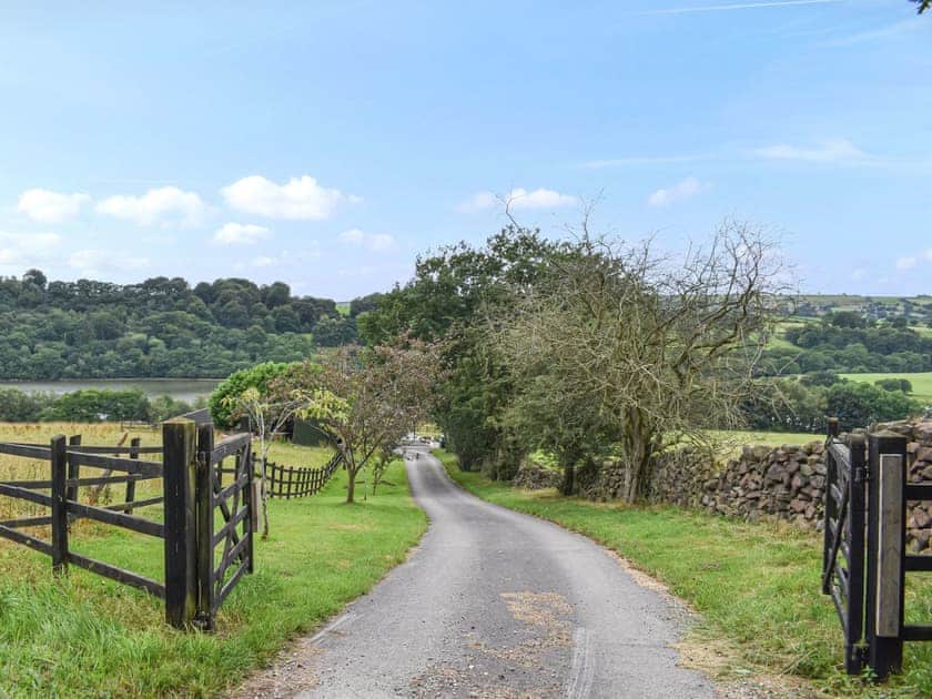 Access drive | Lake View, Rudyard Lake