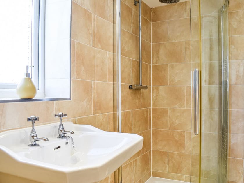 Bathroom | Chapel Cottage, Fylingthorpe