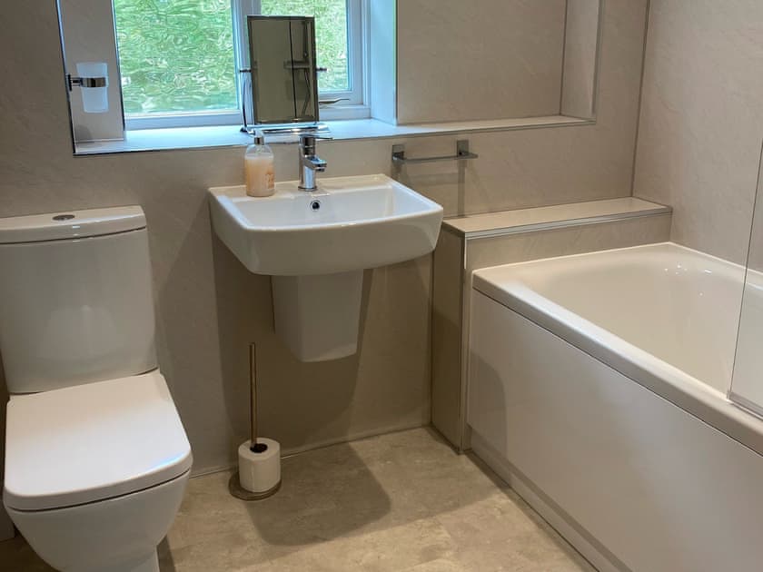 Bathroom | Bosuns Cottage, Whitby 