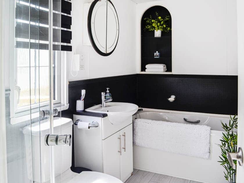 Bathroom | Sunnyside Lodge, Monreith