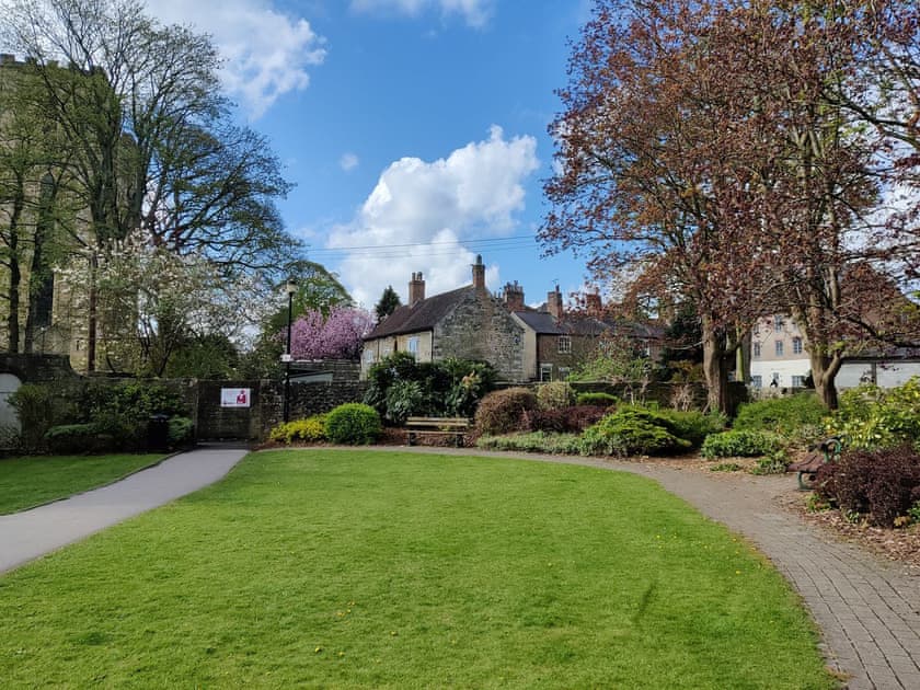 Approaching the cottage | Court Terrace, Ripon