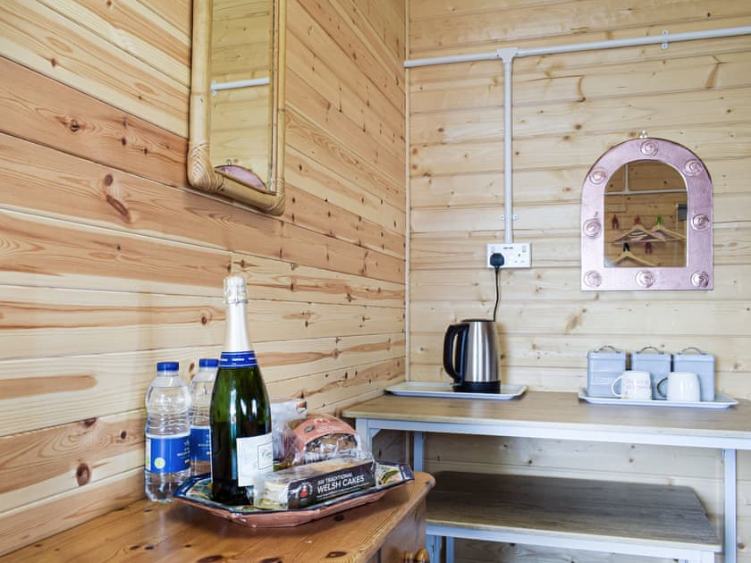 Open plan living space | Alpaca Hideaway - Hightimbers Holiday Lets, Newtown