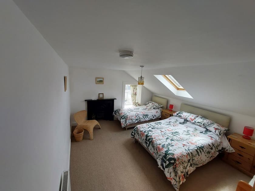 Twin bedroom | Castlehill Upper Villa, Campbeltown