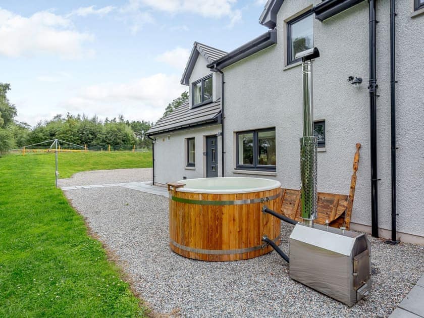 Hot tub | Strathclaggan, Craigellachie