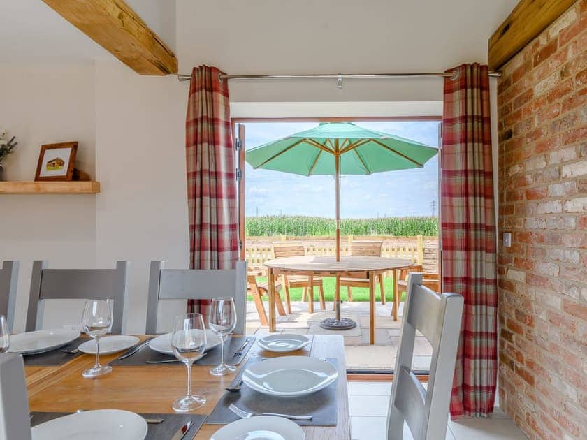 Dining room | Honies Farm barns- The Archers - Honies Farm barns, East Stoke, near Newark
