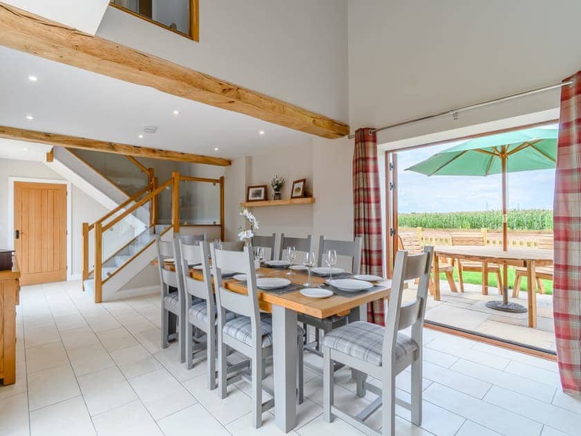 Dining room | Honies Farm barns- The Archers - Honies Farm barns, East Stoke, near Newark