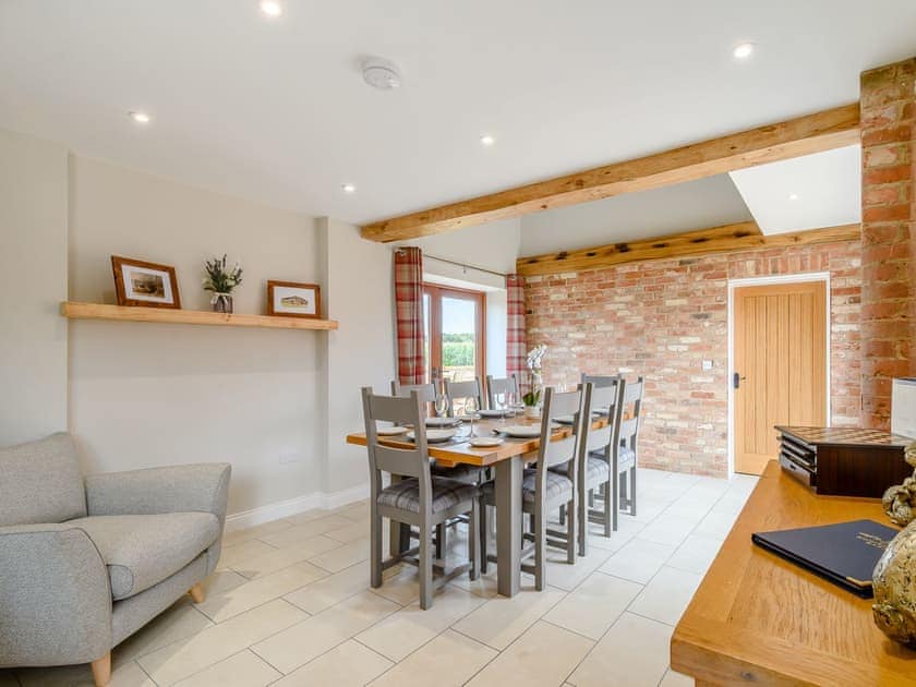 Dining room | Honies Farm barns- The Archers - Honies Farm barns, East Stoke, near Newark