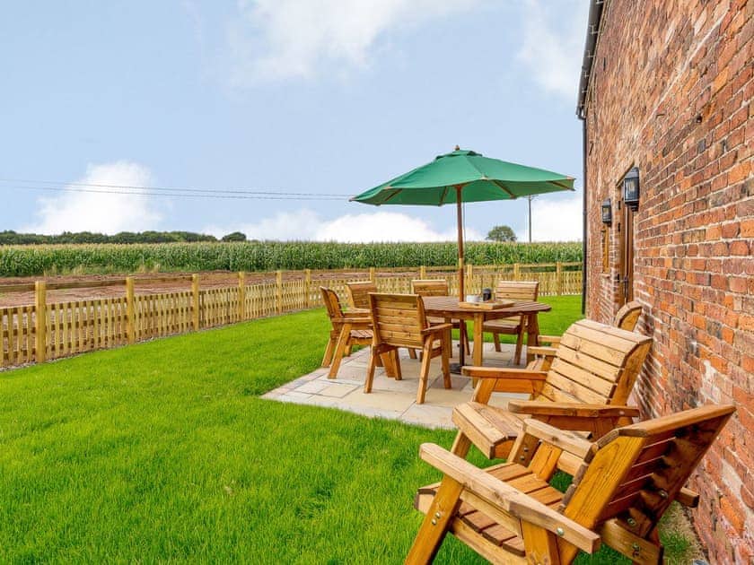 Sitting-out-area | Honies Farm barns- The Archers - Honies Farm barns, East Stoke, near Newark