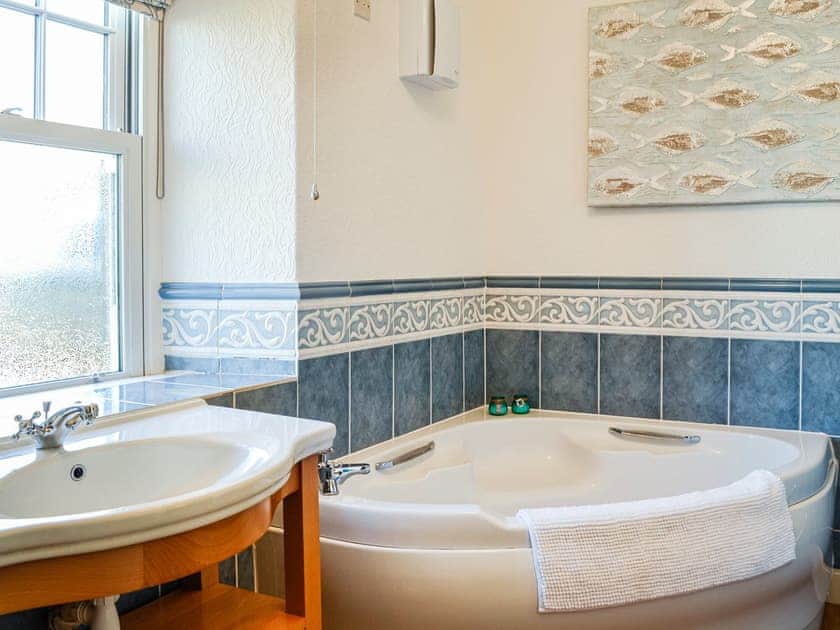 Bathroom | Repentance View, Annan