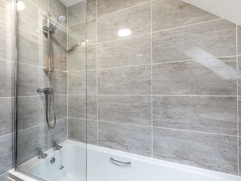 Bathroom | 9 Dawson Park - Marian Avenue Properties, Mablethorpe