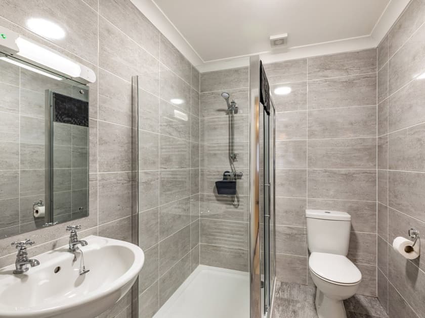 Shower room | 9 Dawson Park - Marian Avenue Properties, Mablethorpe