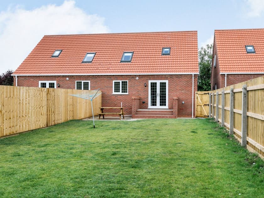 Garden | 9 Dawson Park - Marian Avenue Properties, Mablethorpe