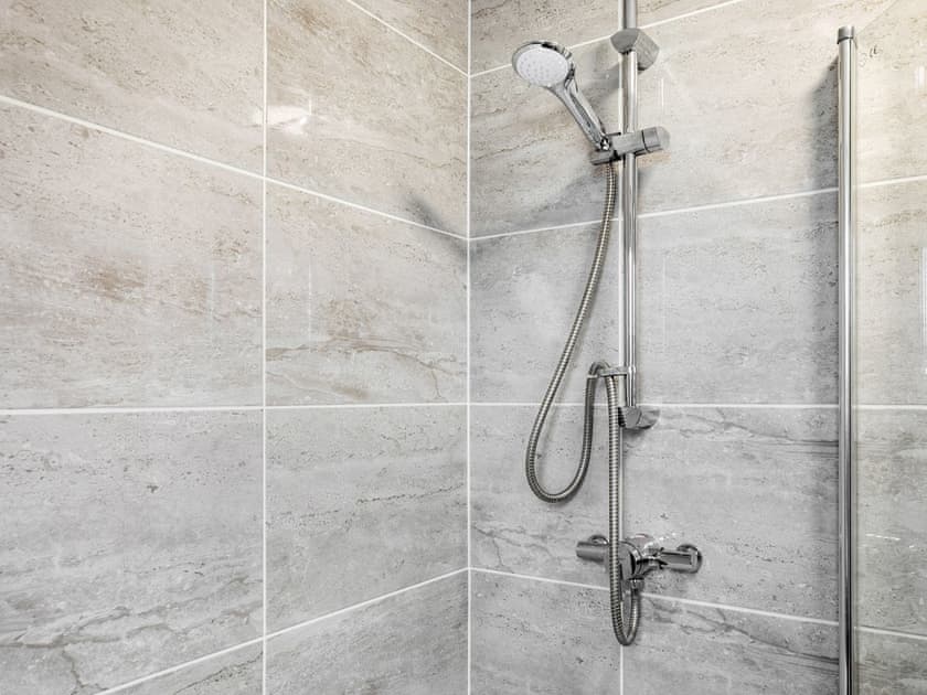 Bathroom | 10 Dawson Park - Marian Avenue Properties, Mablethorpe