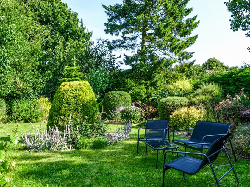 Garden | Pebble Dash, Thwing