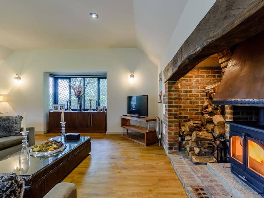 Living room | Beatrice Cottage - Furnace Cottages, Felbridge