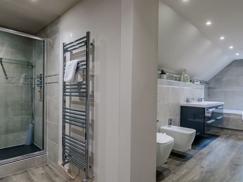 Bathroom | Furnace House - Furnace Cottages, Felbridge