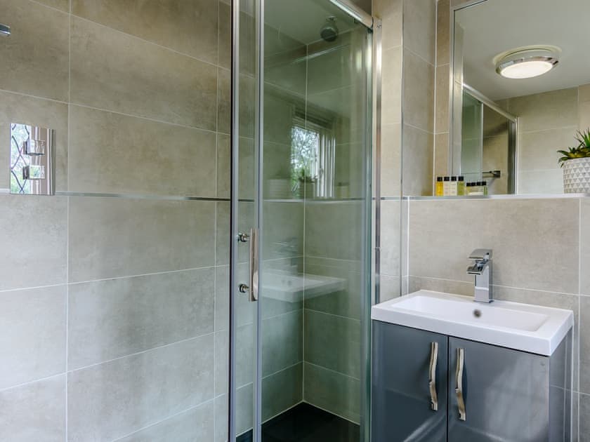 Shower room | Furnace House - Furnace Cottages, Felbridge