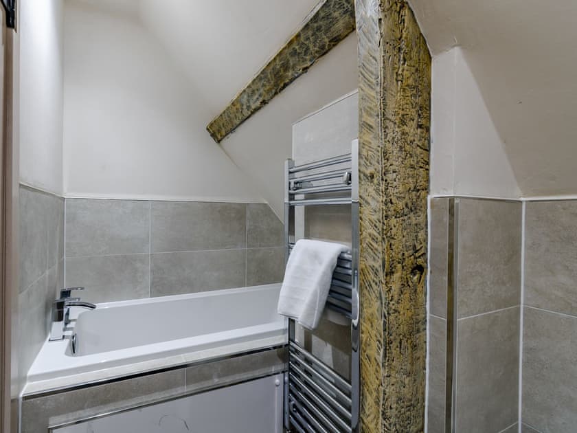 Bathroom | Furnace House - Furnace Cottages, Felbridge