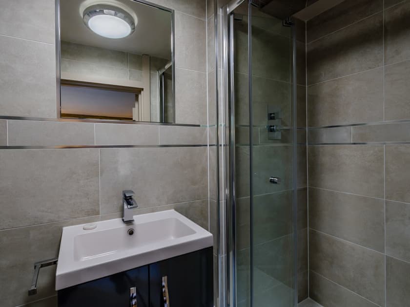 Shower room | Furnace House - Furnace Cottages, Felbridge