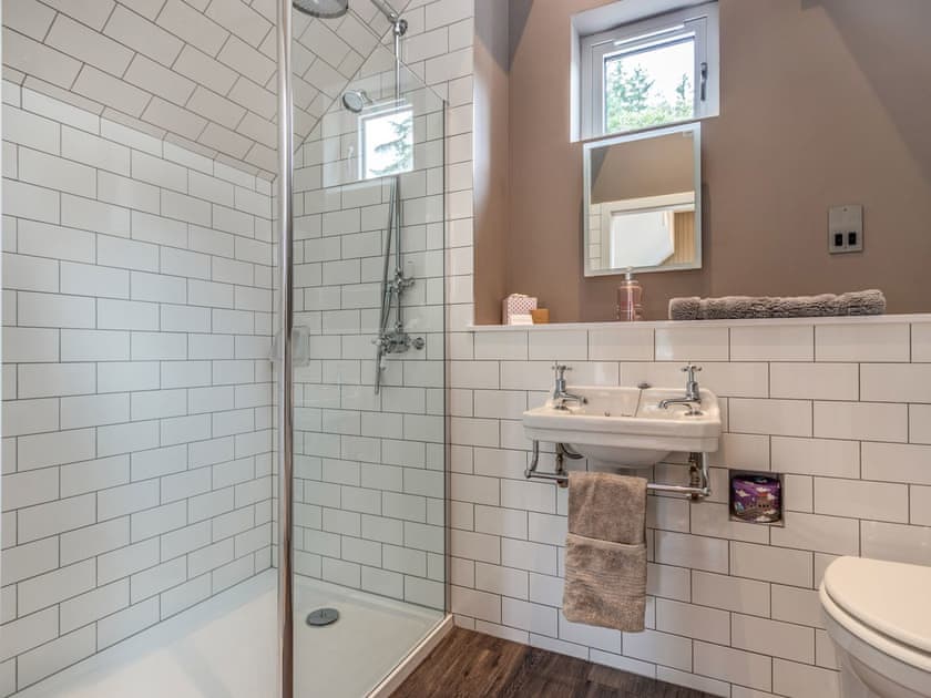 En-suite | The Granary - Dunira Cottages, Dunira, near Comrie