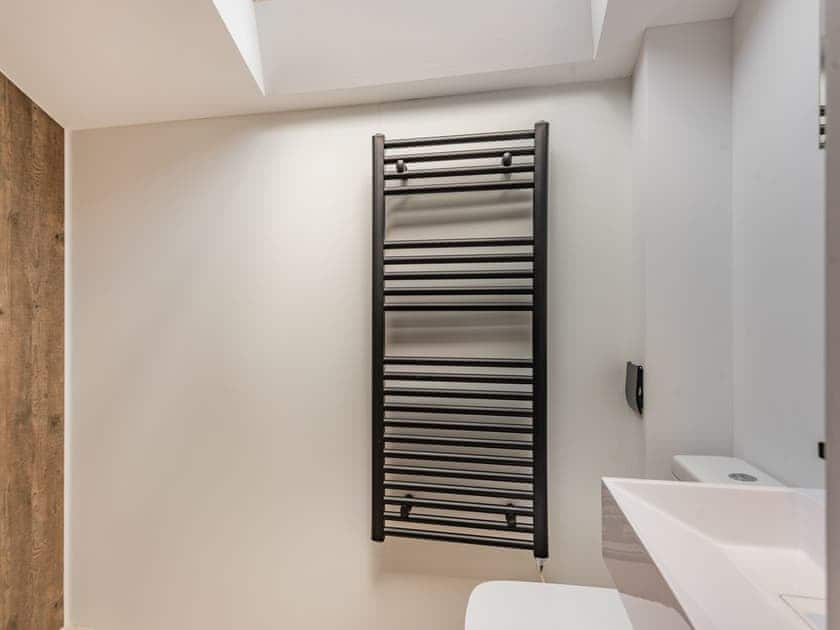 Shower room | Lucky’s Stable - The Osiers, Chichester