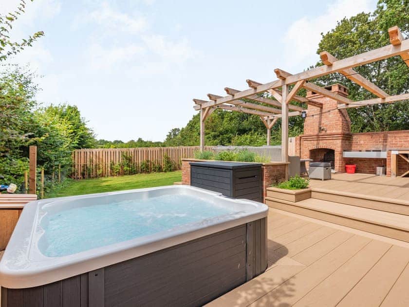 Hot tub | Lucky’s Stable - The Osiers, Chichester