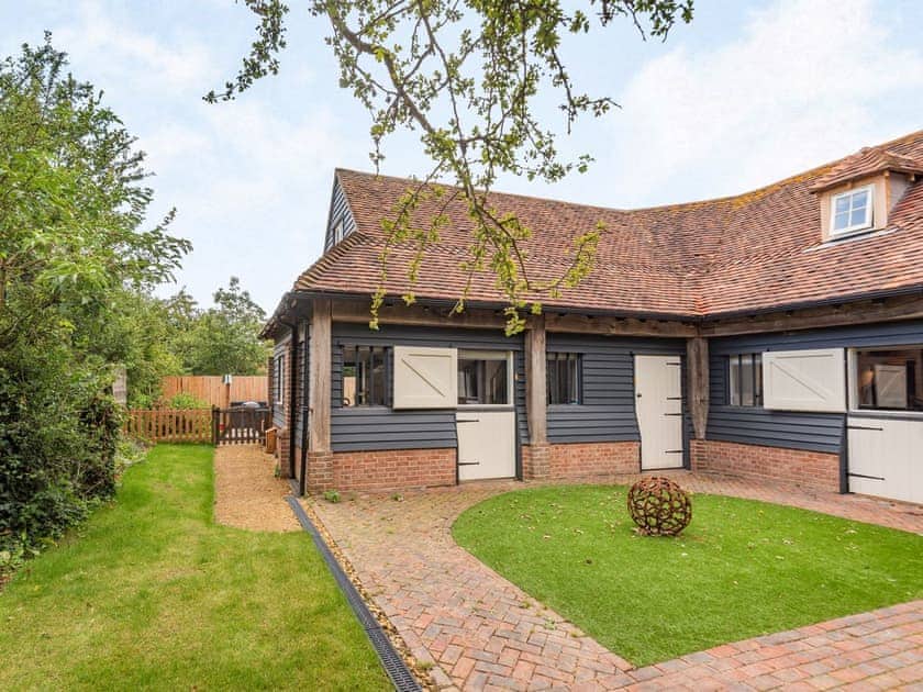 Garden and grounds | Lucky’s Stable - The Osiers, Chichester