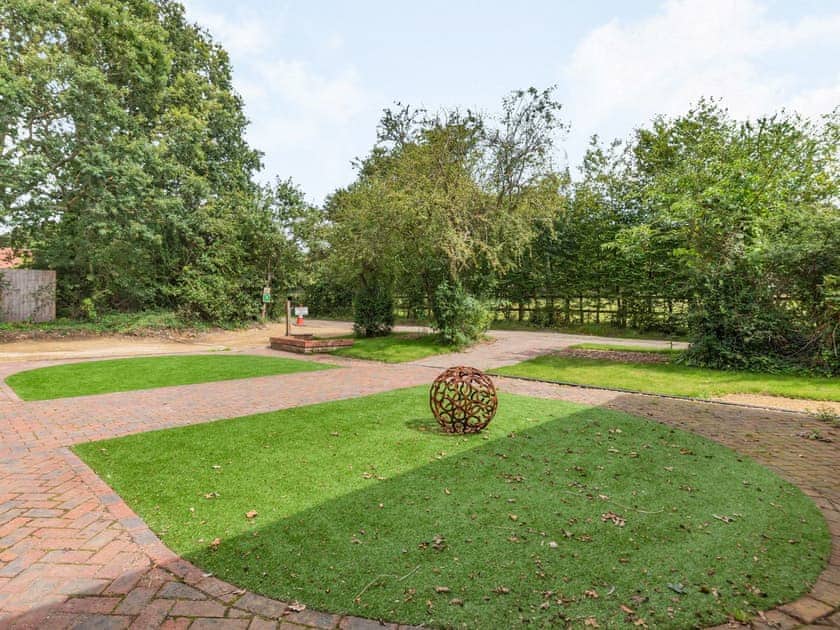 Garden and grounds | Lucky’s Stable - The Osiers, Chichester