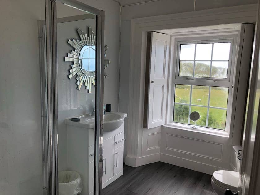 Shower room | Ballygroggan Farmhouse - Ballygroggan Farm, Machrihanish, near Campbeltown