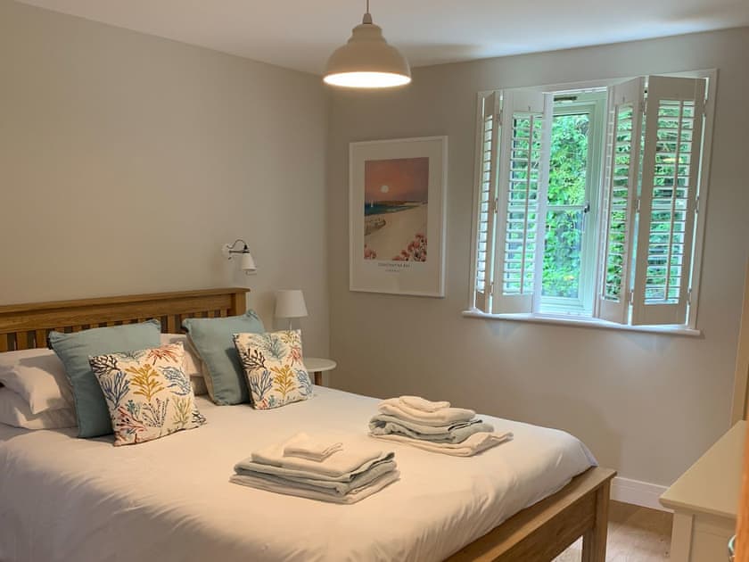 King size bedroom | Meadowside Lodges- Peregrine Lodge - Meadowside Lodges, St Columb, near Padstow