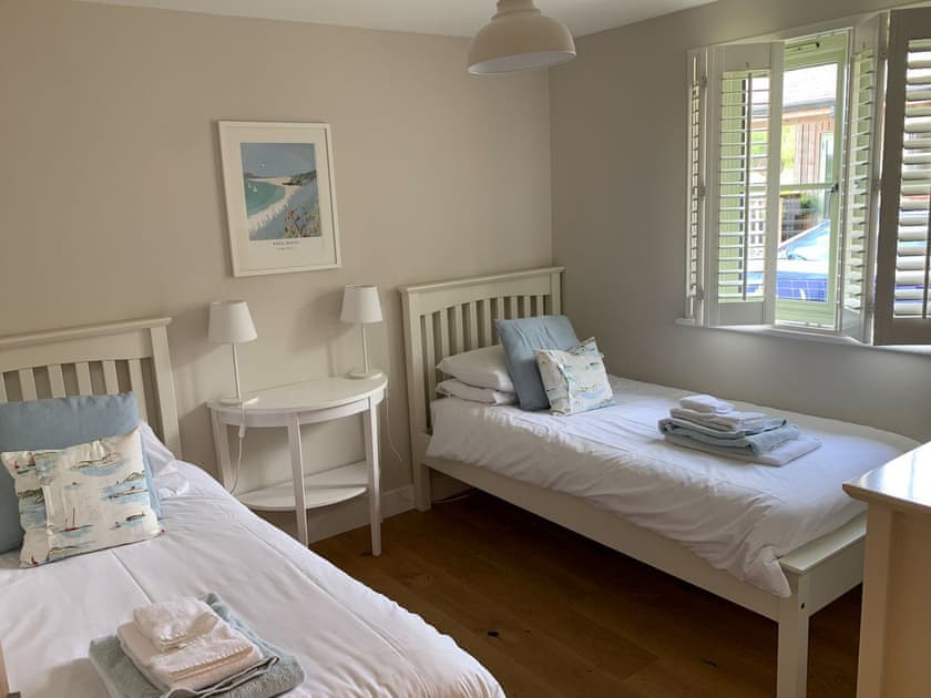 Twin bedroom | Meadowside Lodges- Peregrine Lodge - Meadowside Lodges, St Columb, near Padstow