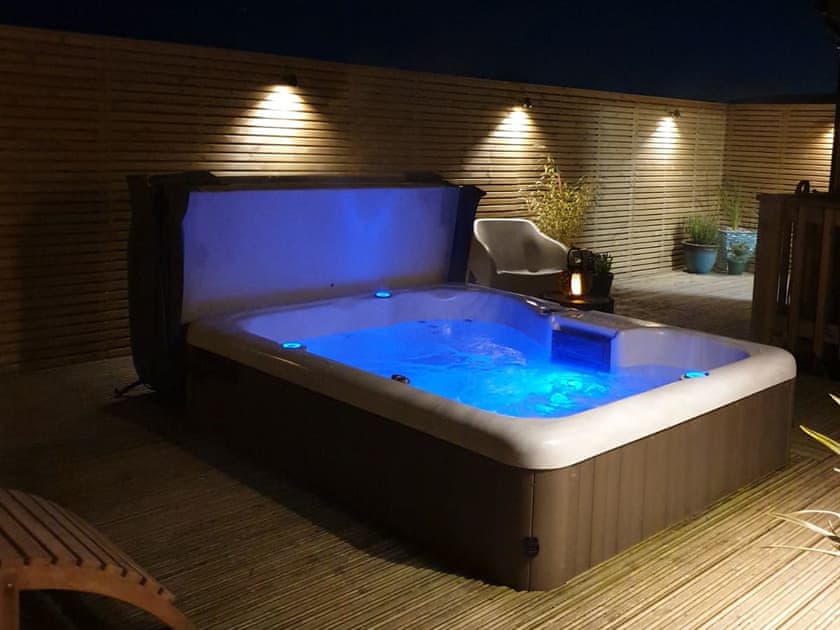 Secluded solar-lit decking | Meadowside Lodges- Peregrine Lodge - Meadowside Lodges, St Columb, near Padstow
