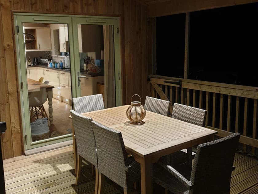 Outdoor dining | Meadowside Lodges- Peregrine Lodge - Meadowside Lodges, St Columb, near Padstow