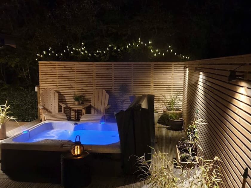 Secluded solar-lit decking | Meadowside Lodges- Peregrine Lodge - Meadowside Lodges, St Columb, near Padstow