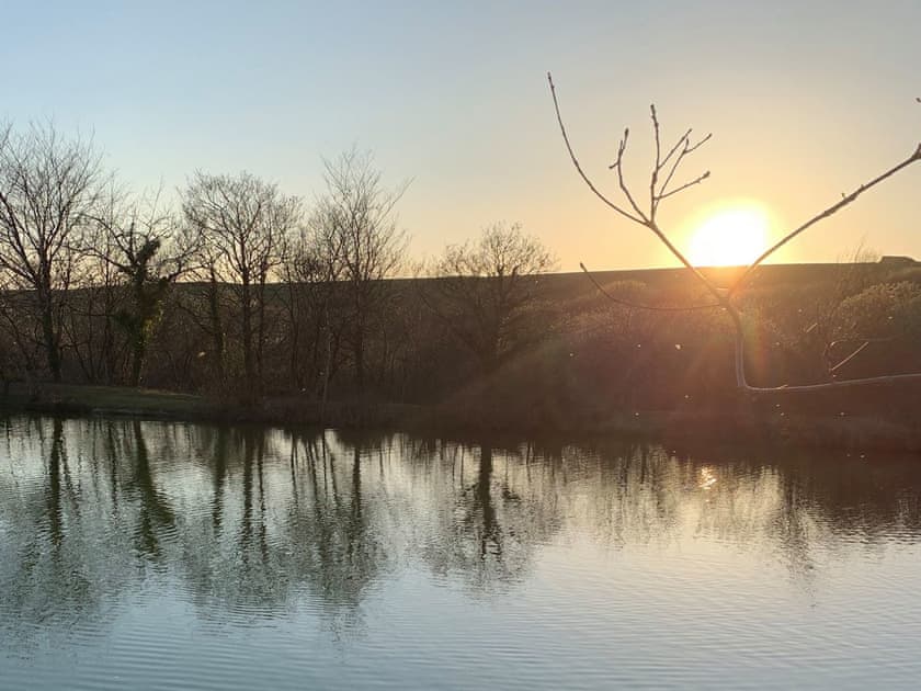 Stunning lake walks onsite | Meadowside Lodges- Peregrine Lodge - Meadowside Lodges, St Columb, near Padstow