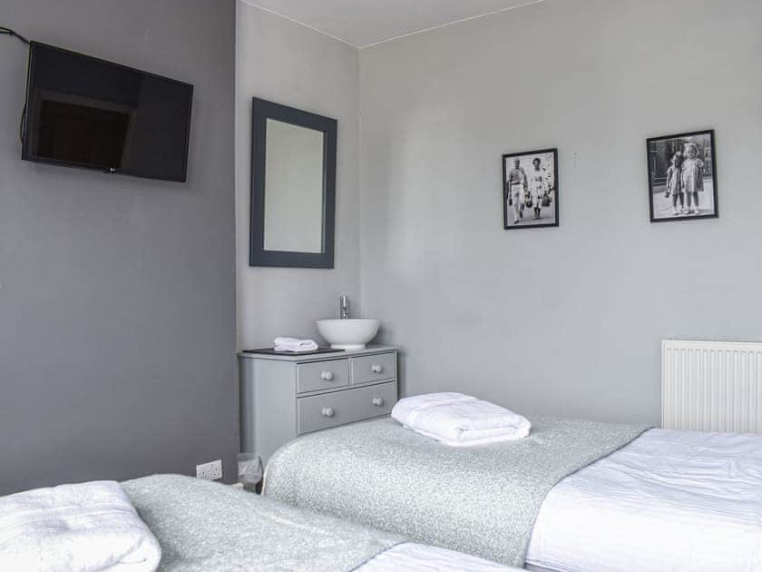 Twin bedroom | South Villa, Sandsend