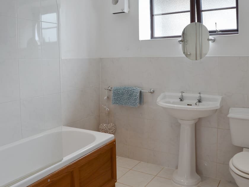 Bathroom | Gulls Nest, Blakeney