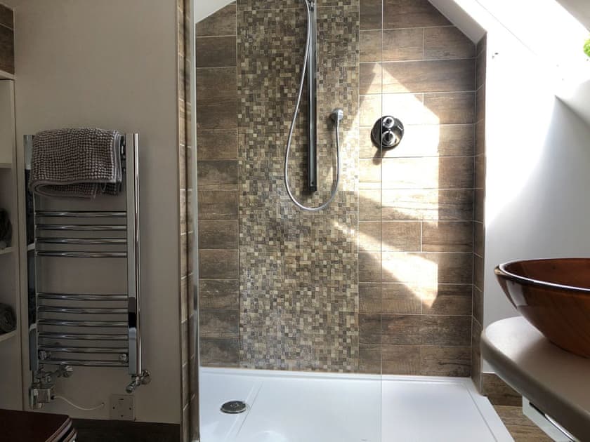 Shower room | Church View Cottage and Barn, Hatherleigh, near Okehampton