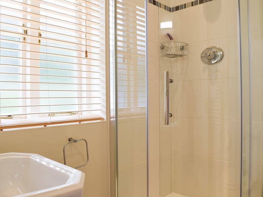 En-suite | Len Cottage - Nene Valley Cottages, Clopton, near Kettering