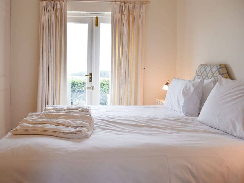 Twin bedroom | Len Cottage - Nene Valley Cottages, Clopton, near Kettering