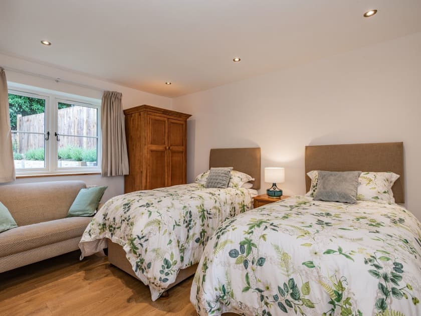 Ground floor twin bedroom | Clematis Cottage, Southrepps