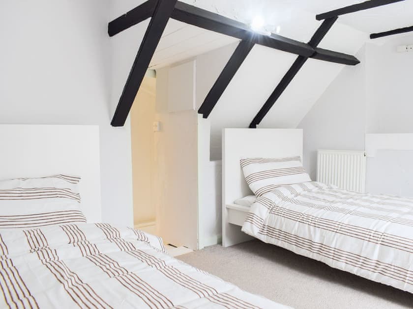 Twin bedroom | Brook Cottage, Dawlish