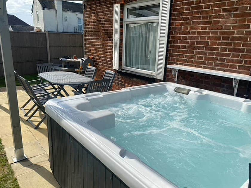 Hot tub | Coastguard Cottage, Caister-on-Sea, near Great Yarmouth