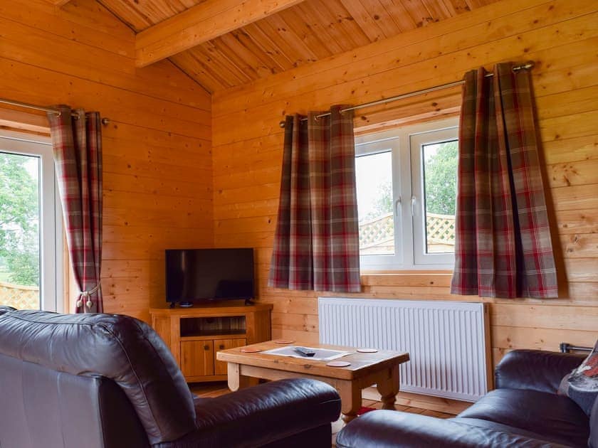 Living room/dining room | Reynard’s Retreat - Coplow Cabins, Billesdon, near Leicester